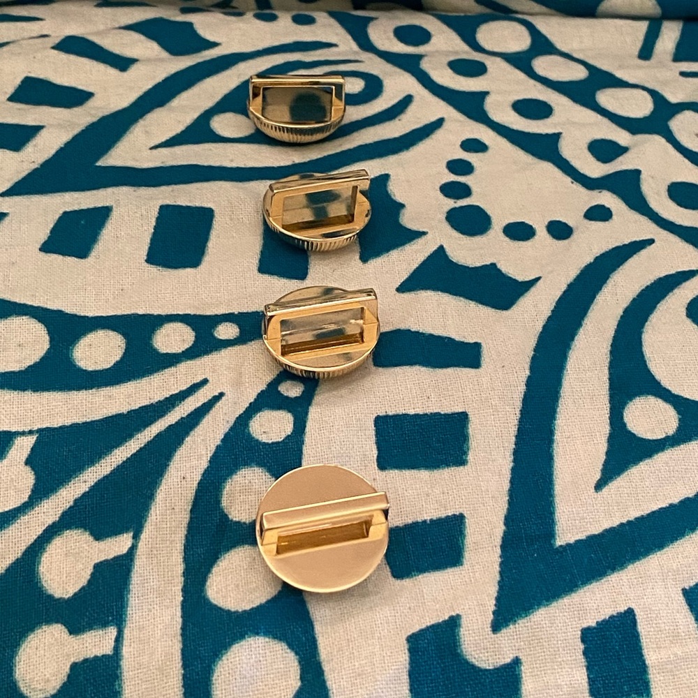 4 Chanel holiday charm/buttons - Picture 3 of 12